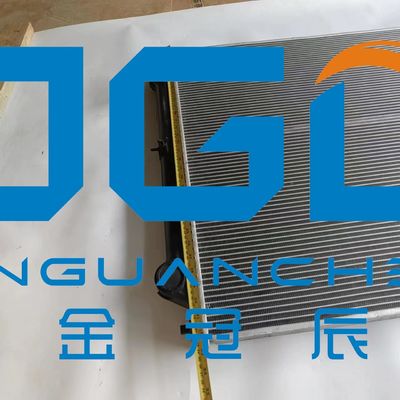 Akcesoria do koparek ZAX350-1 Zbiornik wodny Radiator Komponenty maszyn inżynierskich