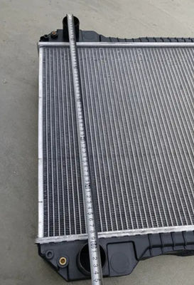 Radiator wodny dla grabiarki JCB30915200 Radiator wysokiej jakości