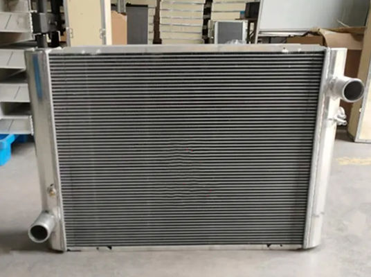 Radiator z zbiornikiem wody 11FT-35510 11FT35510 Do Hyundai 110D-7E 130D-7E 140D-7E Do koparek