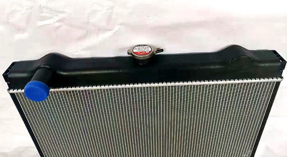 Radiator z zbiornikiem wody LN00057 LN00056 do koparki CX135SR