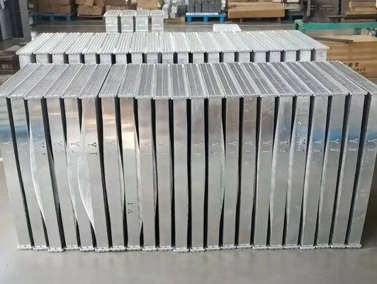 Radiator do koparki ZAX200-6 Materiał aluminiowy do zastosowań inżynierskich