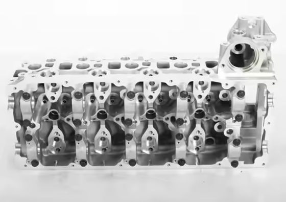 Nowy zestaw głowicy cylindra 4JJ1 z zaworami ISUZU Excavator Construction Machinery Parts